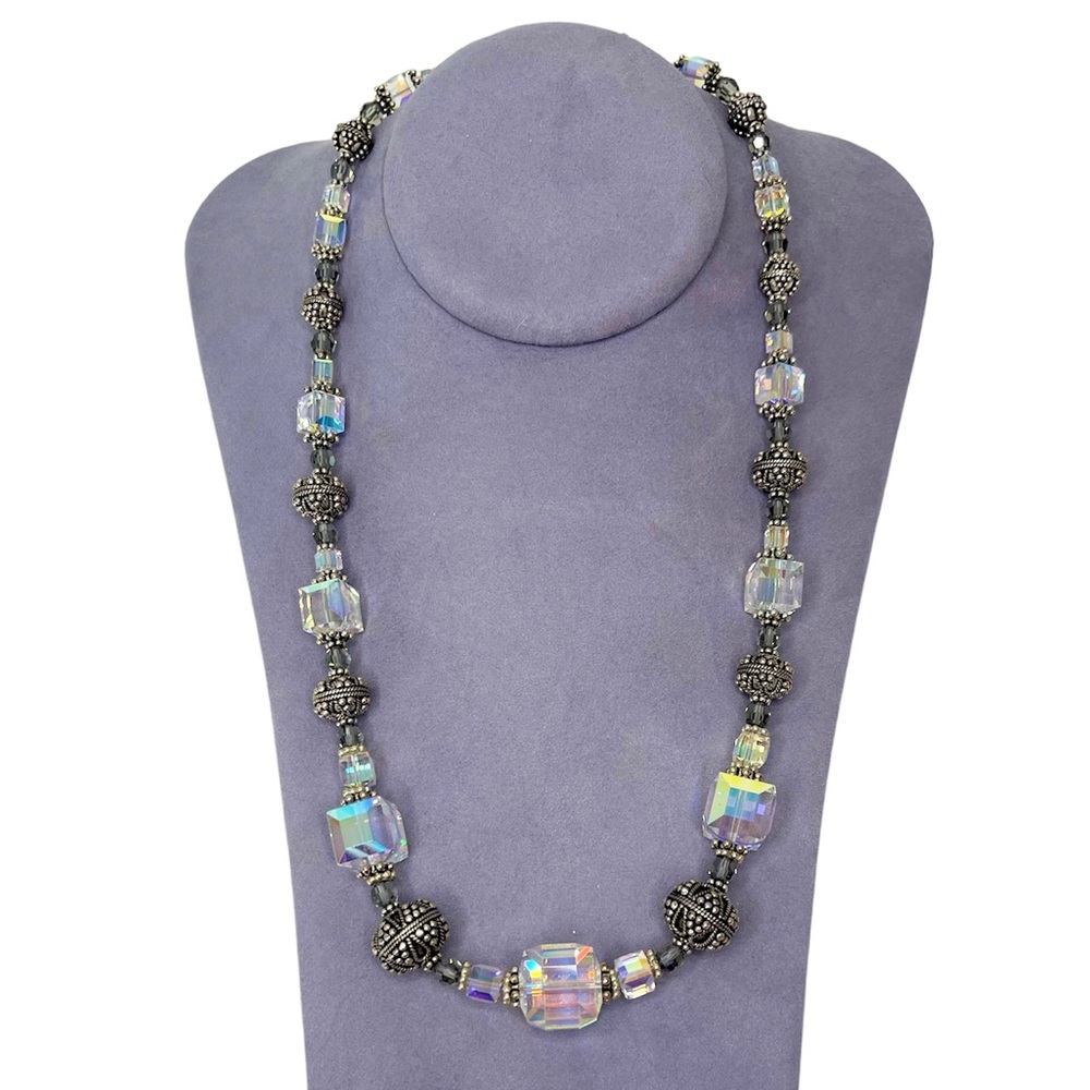 Necklace Clear Swarovski Chrystal and Bali Silver Beads with Silver Toggle NWT